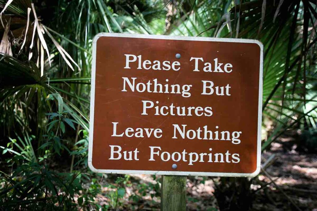 Please leave no trace sign about litter